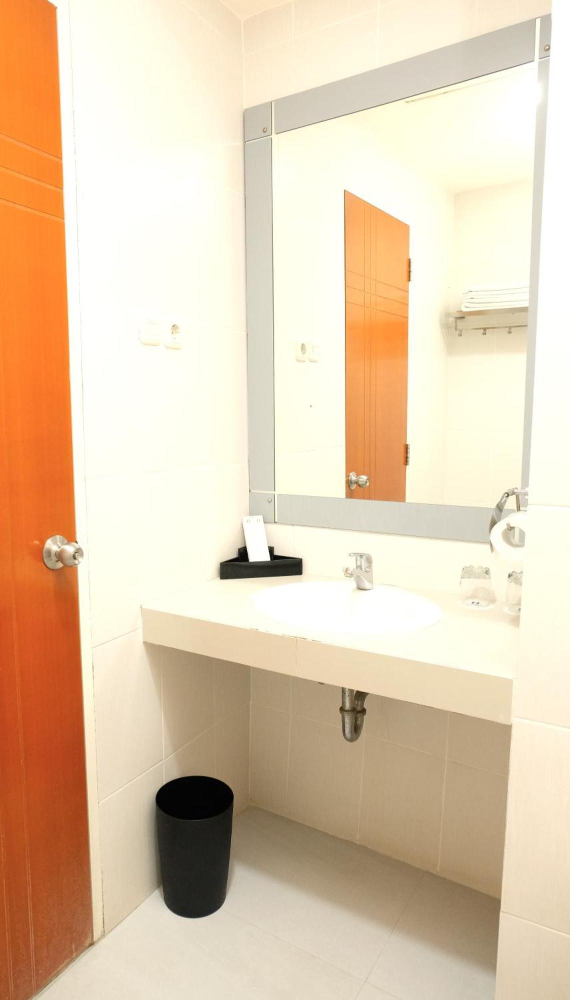 Halogen Hotel Airport Surabaya Sidoarjo Exterior foto