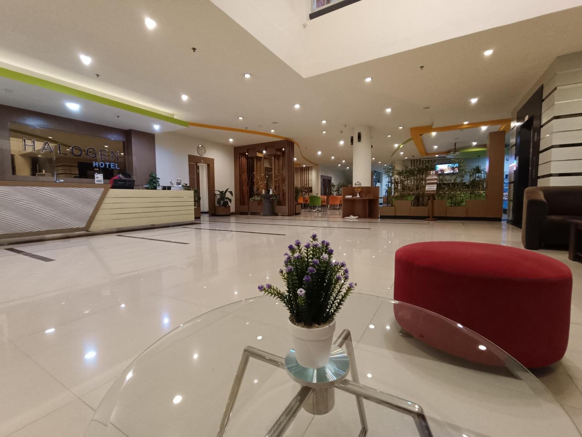 Halogen Hotel Airport Surabaya Sidoarjo Exterior foto